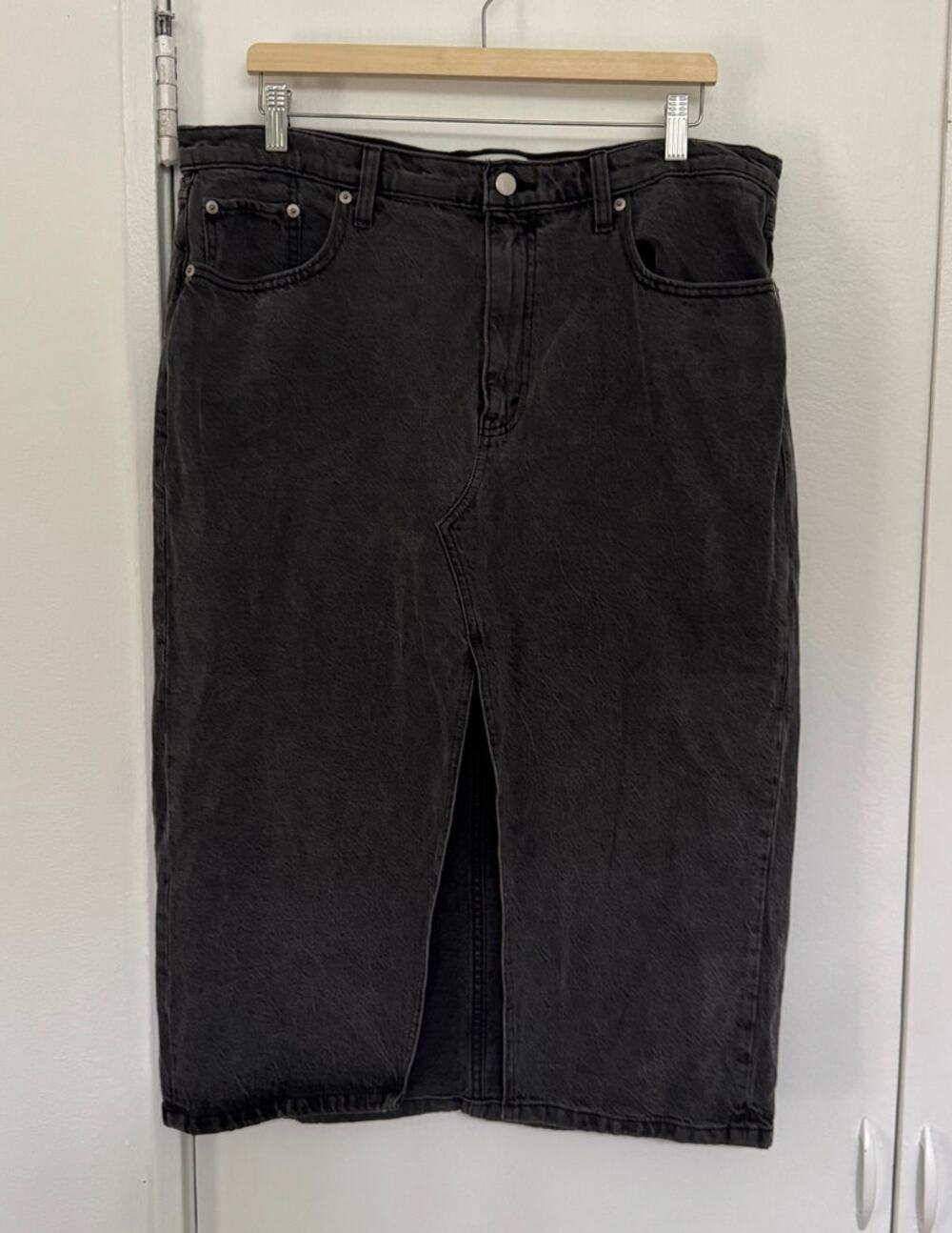 Abercrombie & Fitch Women's High-Rise Black Denim Skirt Size 33 / 16
